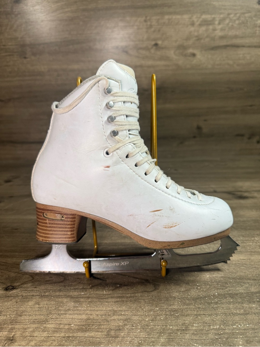 Jackson Freestyle Figure Skates Ultima Aspire Xp Blades 9 1/4” Pair 6R
